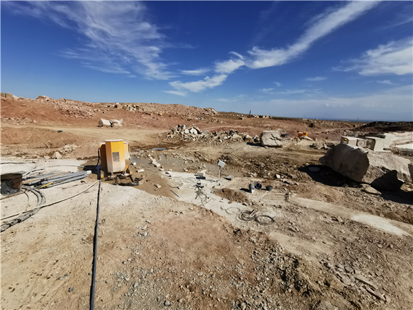 長沙凱發(fā)超硬材料科技有限公司,長沙礦山石材開采設(shè)備銷售,長沙金剛石繩鋸機銷售,金剛石串珠繩生產(chǎn)銷售，水平鉆機生產(chǎn)銷售